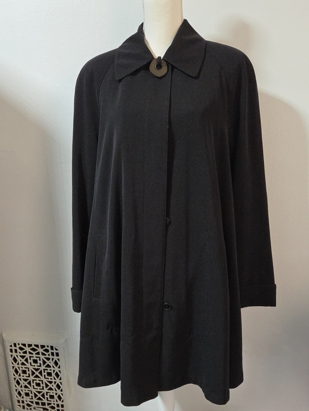Bernardo Black Swing Coat with Button Closure Size Large